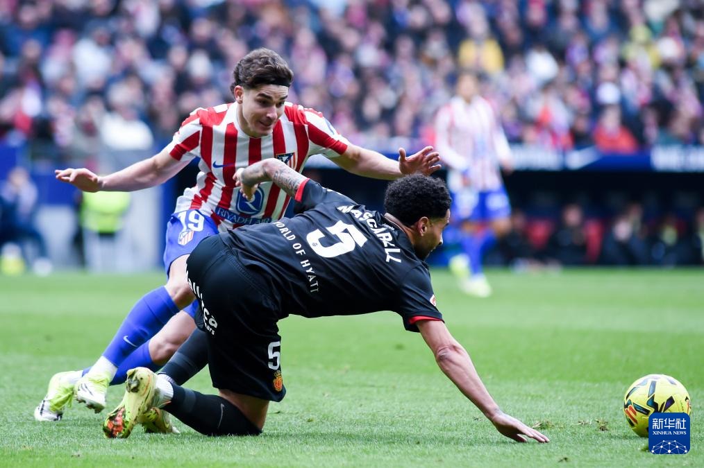 西超杯-亚马尔破门姆巴佩建功 巴萨5-2皇马夺冠